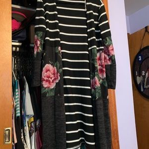 A.gain flower and striped cardigan